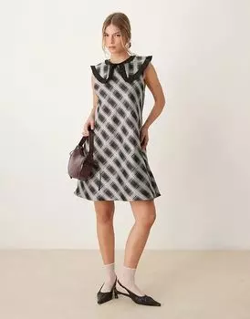 Мини-платье с большим воротником в черном и белом цвете Ghospell