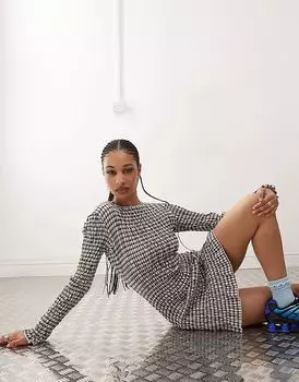 Мини-платье с длинными рукавами и сборками в черном и белом цвете Daisy Street