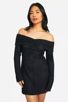 Мини-платье с фактурной отделкой Petite и открытыми плечами boohoo, черный