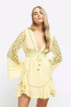 Мини платье с оборками и рукавами ангелочками River Island, желтый