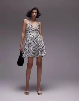 Мини-платье с воротником-бретелькой Topshop и монохромным принтом в виде банданы
