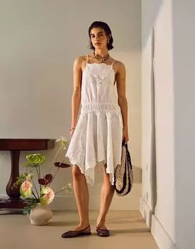 Мини-платье Topshop с тяжелой вышивкой и подолами белого цвета