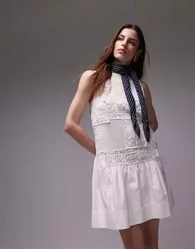 Мини-платье Topshop с заниженным подолом, связанное крючком в технике пэчворк, белого цвета