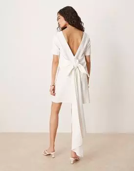 Мини-платье YAS с бантом на спине белого цвета