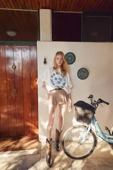 Мини-шорты со складками и поясом. Светло-коричневая юбка. QUZU