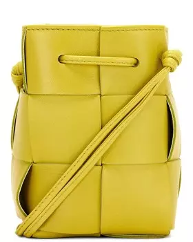 Мини-сумка-ведро с кассетой Bottega Veneta, цвет Kiwi & Gold
