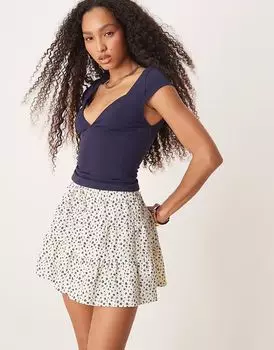 Мини-юбка Gina Tricot с оборками и цветочным принтом кремового и черного цвета