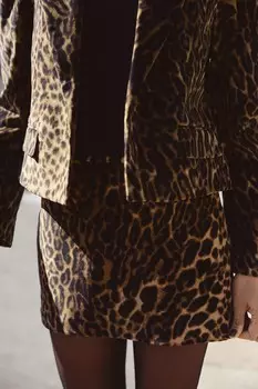 Мини-юбка из бархата с животным принтом ZARA, цвет leopard