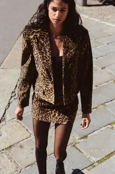 Мини-юбка из бархата с животным принтом ZARA, цвет leopard