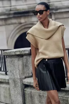 Мини-юбка из искусственной кожи с плоскими плосками ZARA, черный