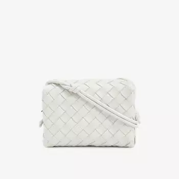 Миниатюрная кожаная сумка через плечо Loop в технике интреччато Bottega Veneta, белый