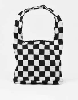Миниатюрная вязаная сумка-тоут в черно-белую клетку ASOS DESIGN