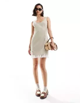 Miss Selfridge – бежевое платье на широких бретелях и бантах