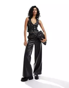 Miss Selfridge – брюки из искусственной кожи черного цвета очень широкого кроя, комбинированная деталь