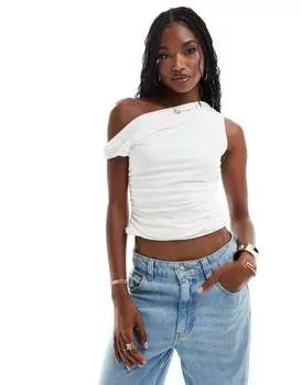 Missy Empire – Белый волнистый топ с открытыми плечами Missyempire