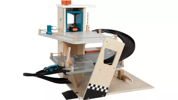 Митинг в небольшом гараже Small Foot