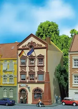 Многоквартирный дом с винодельней, Фаллер 130454 Faller