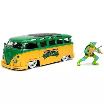 Модель автомобиля Teenage Mutant Ninja Turtles 1/24 — фургон VW 1962 года (включая фигурку Леонардо) Jada