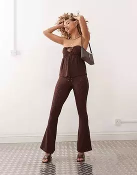Модельные брюки-клеш Motel с низкой посадкой и вышивкой в коричневом цвете