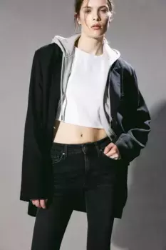 Моделирование обычных джинсов скинни H&M, черный