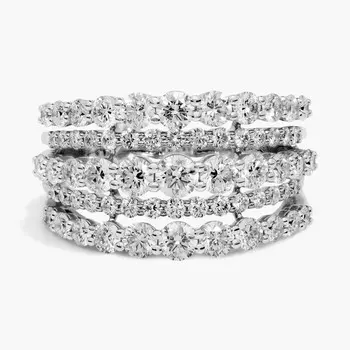 Модное кольцо с градуированным рядом бриллиантов из 14-каратного белого золота (2 карата) Blue Nile