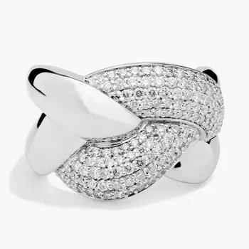 Модное кольцо с переплетенными бриллиантовыми звеньями из 14-каратного белого золота (1 карат, двойной). Blue Nile