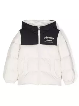 Moncler Enfant пуховик с капюшоном и вышитым логотипом, белый