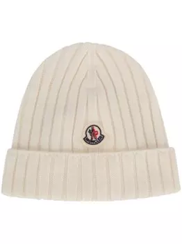 Moncler Enfant шерстяная шапка бини в рубчик с логотипом, белый