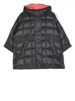 Moncler Enfant стеганое пальто с нашивкой-логотипом, серый