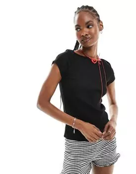 Monki – черный облегающий топ с короткими рукавами и вырезом-лодочкой