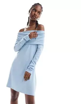 Monki — короткое платье из синего трикотажа с открытыми плечами и присборенными деталями