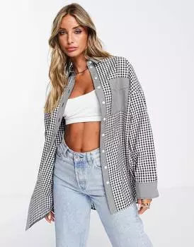 Монохромная рубашка оверсайз в клетку с нашивками Topshop