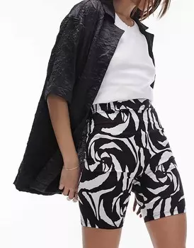 Монохромные шорты с абстрактным принтом Topshop