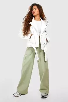 Мотокуртка оверсайз из искусственной кожи petite Boohoo, белый