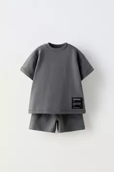 Мягкая футболка и шорты-бермуды в сочетании с этикеткой ZARA, антрацитово-серый