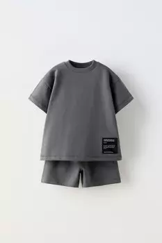 Мягкая футболка и шорты-бермуды в сочетании с этикеткой ZARA, антрацитово-серый