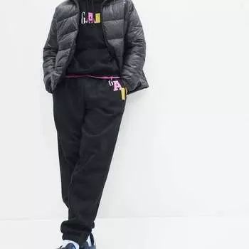 Мягкие джоггеры с разноцветным логотипом Gap, черный