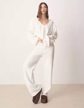 Мягкие широкие брюки ASOS DESIGN зимнего белого цвета, комплект