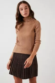Мягкий акриловый свитер с водолазкой стандартного кроя в рубчик 4614102 Lela, коричневый