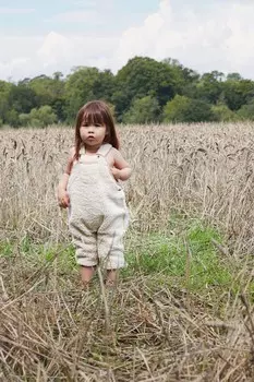 Мягкий детский комбинезон из флиса с дубленкой нейтрального цвета The Little Tailor, бежевый