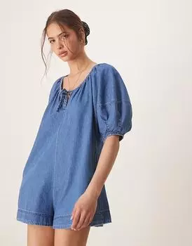 Мягкий джинсовый комбинезон ASOS DESIGN с рукавами-фонариками в цвете «полутон» синего цвета