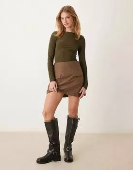 Мягкий на ощупь топ с длинными рукавами цвета темного хаки Miss Selfridge