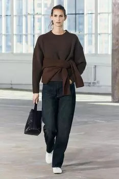 Мягкий однотяжной вязки свитер ZARA, коричневый