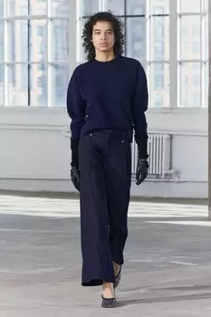 Мягкий однотяжной вязки свитер ZARA, темно-синий