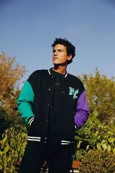 Мягкий пушистый кардиган оверсайз с воротником-бомбером и принтом DeFacto, черный