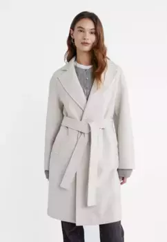 Мягкое пальто с поясом Stradivarius, экрю