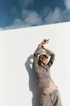 Мятая блузка с деталями оверлока H&M, серый