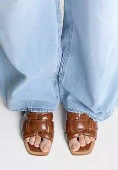 Мюли без каблука Flat Strappy Stradivarius, коричневый