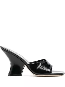 Мюли Tais с тиснением под кожу крокодила BY FAR, черный