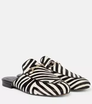Мулы с принтом зебры из телячьей шерсти и конской пряжкой Gucci, White-Black/Black